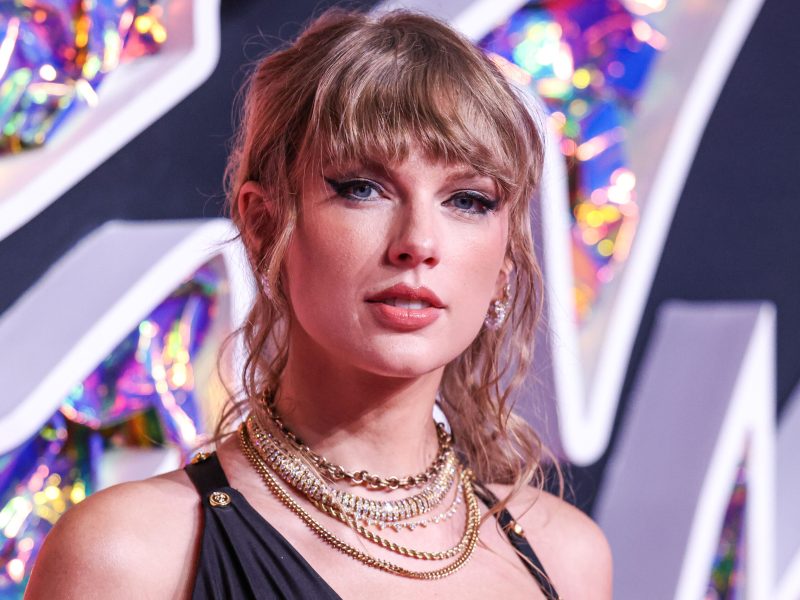 Taylor Swift y Republic copan el top 10 del Billboard 200 justo cuando se va su CEO