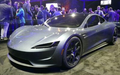 特斯拉 Roadster 腾空而起：工程负责人拉斯·莫拉维以空中推力取代轮胎抓地力