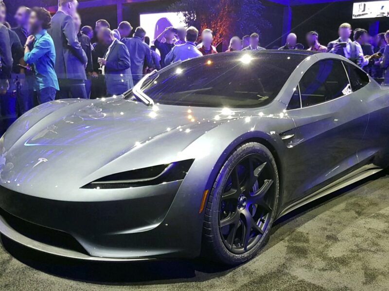 特斯拉 Roadster 腾空而起：工程负责人拉斯·莫拉维以空中推力取代轮胎抓地力