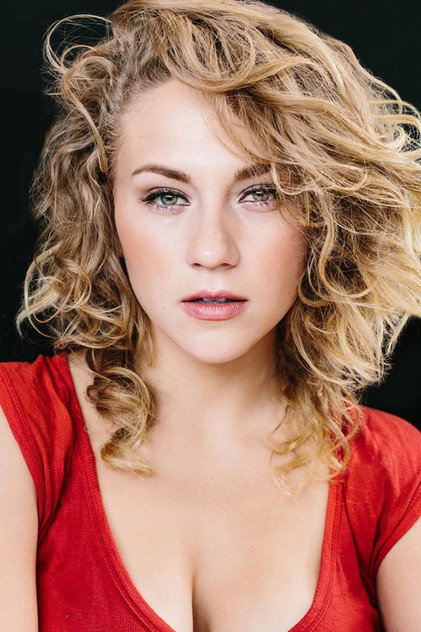 Kat Cunning como Nora