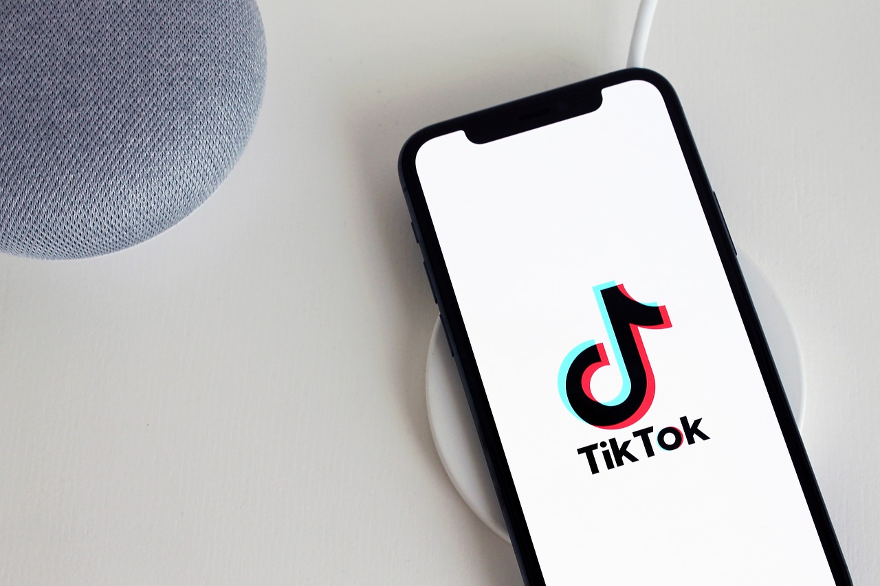 TikTok aurait donné à des ados un faux bouton pour réinitialiser leur fil, accuse New York