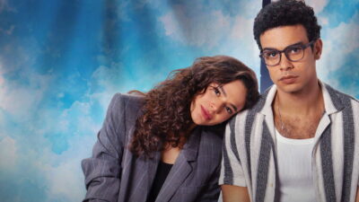Bruna Marquezine rests her head on Sérgio Malheiros's shoulder against a painted sky backdrop in key art for Benefits with Friends