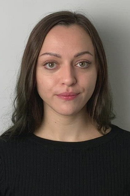Bella Klaus als tätowiertes Mädchen