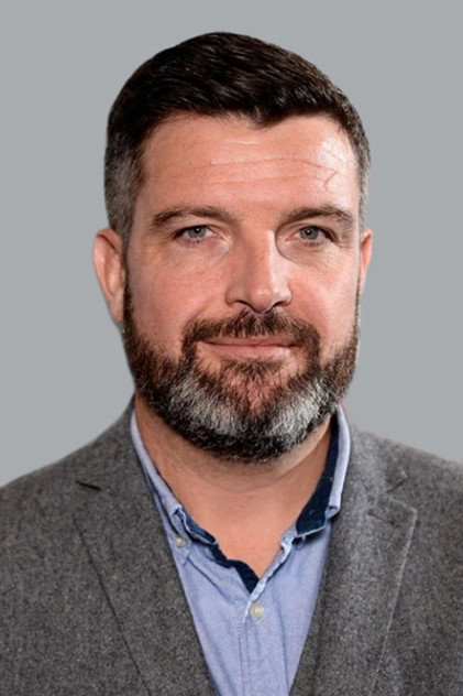Bradley Freegard als König Canute