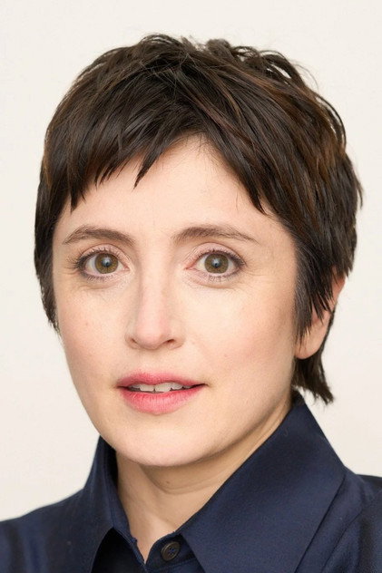 Tallie Medel dans le rôle de Becky Sregor
