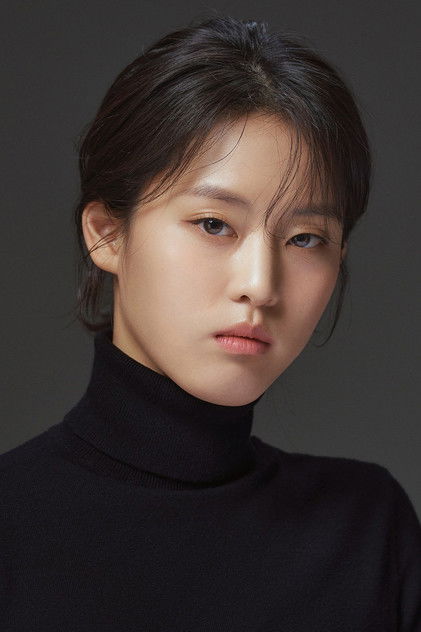 Lee Yeon as Kim Young-ji