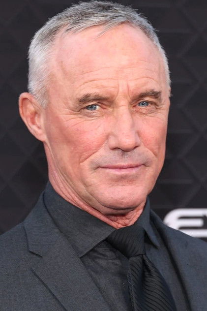 Robert John Burke como Eddie Holland