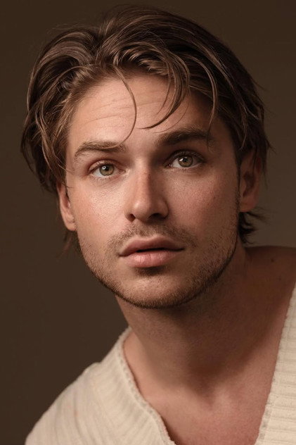 Keenan Tracey como Noah