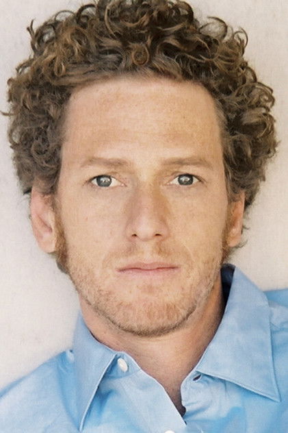 Brian Klugman dans le rôle d’Aaron Copeland