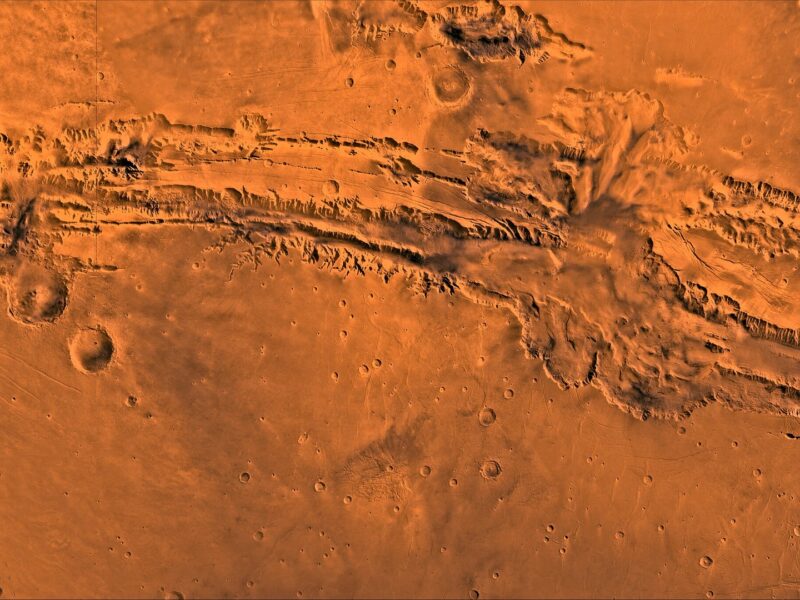 Et marsskælv viser, at kæmpekløften Valles Marineris på Mars stadig revner