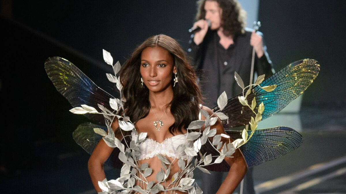Victoria’s Secret Fashion Show 2026: el ángel regresa como premio, no como empleo