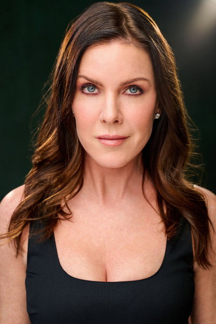 Kira Reed Lorsch como Detective Kayne