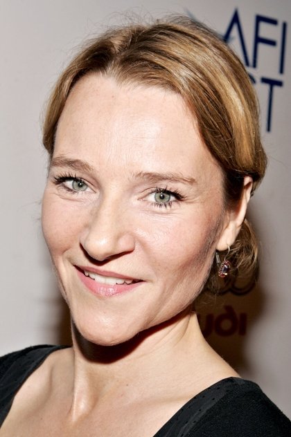 Annika Hallin als Dr. Gardelius