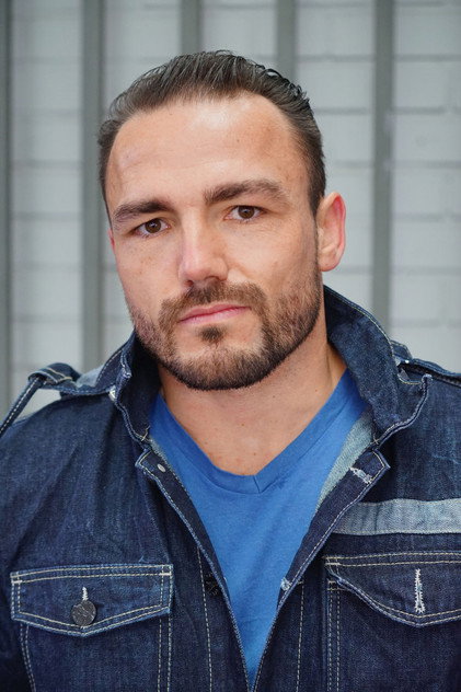 Enzo Leonardo Mandarà como Esposito