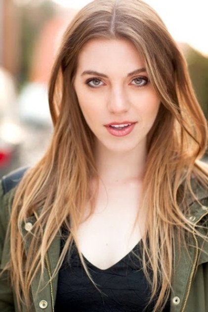 Sabina Friedman-Seitz como Layla