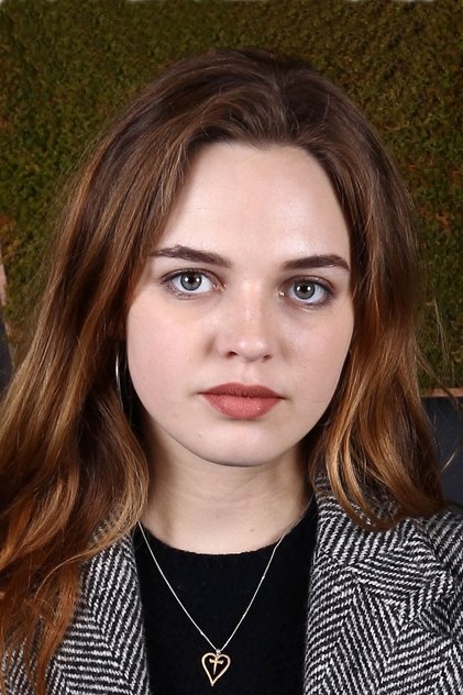 Odessa Young como Zillah Craig