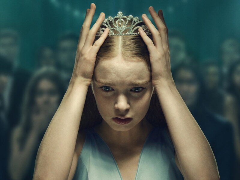 Carrie, pe Prime Video: Mike Flanagan o trimite pe eroina lui Stephen King într-un liceu al telefoanelor
