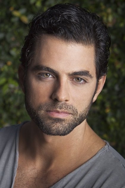 Gerardo Celasco como Detective Lopez