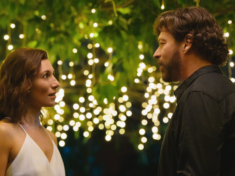 Find Me Falling: Harry Connick Jr. brilha em um filme tonalmente confuso