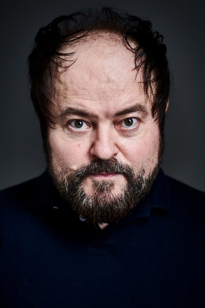 Kenneth Collard como Derek