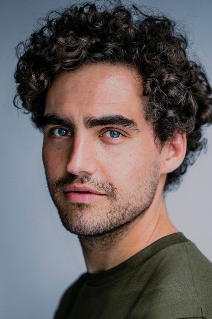 Pascal Houdus como Leo