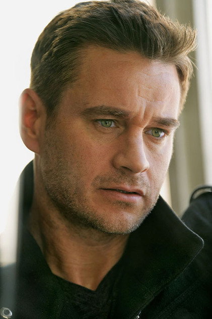 Clark Moore como Gerald