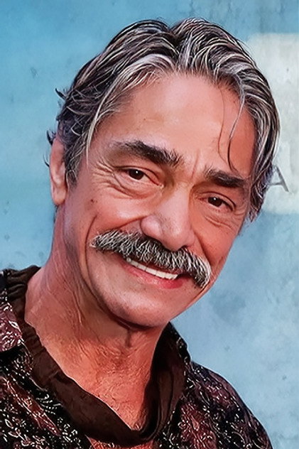 Roney Villela as Everaldo Coimbra
