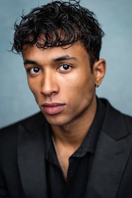 Sandro Rosta como Caleb Mir