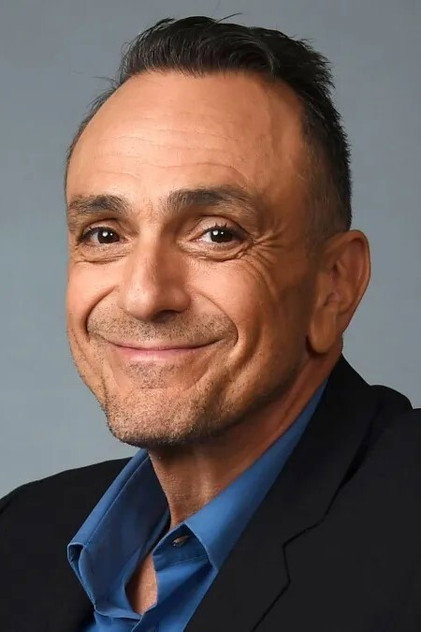 Hank Azaria como Peter Serian