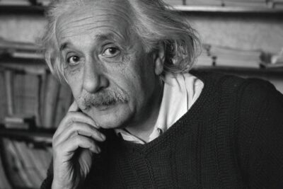 Einstein and the Bomb: Aidan McArdles eindringliche Darstellung hebt das Historiendrama auf ein neues Niveau