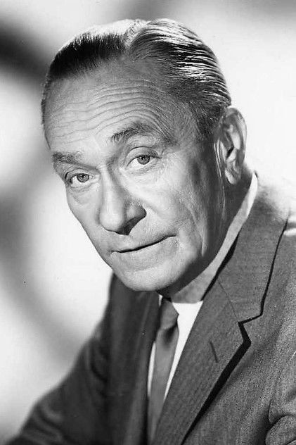 William Demarest nel ruolo di Buster Billings (uncredited)