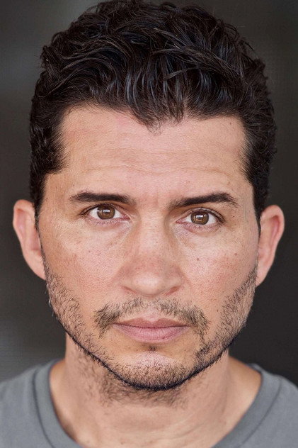 Joey Vieira como Miguel
