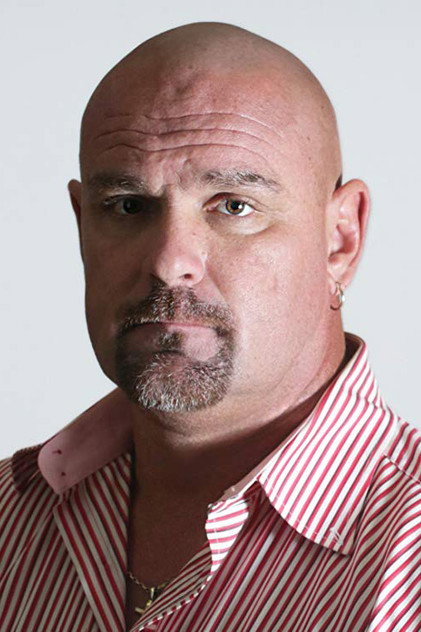 Chris Hahn nel ruolo di Self