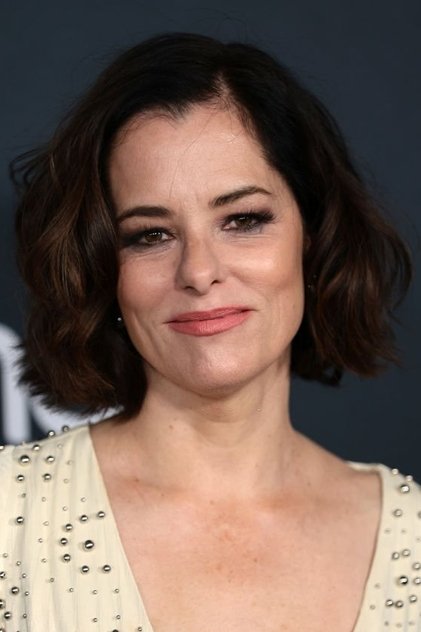 Parker Posey dans le rôle d’Elaine Bray