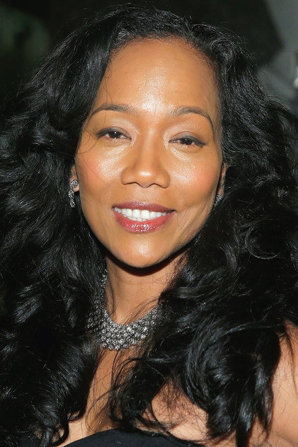 Sonja Sohn como Nancy Foreman