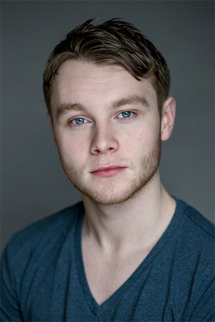 Rob Malone como Ian Preston