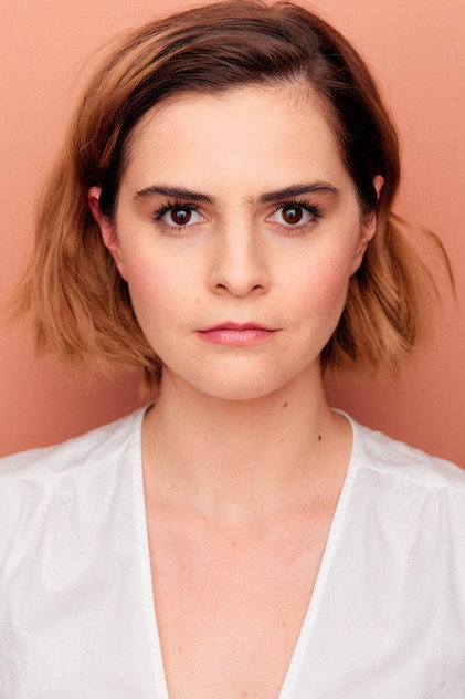 McKenna Quigley Harrington como Grace