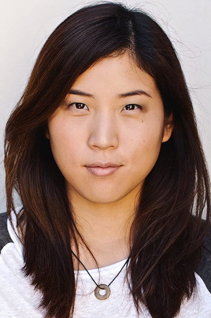 Monique Kim como Veronica