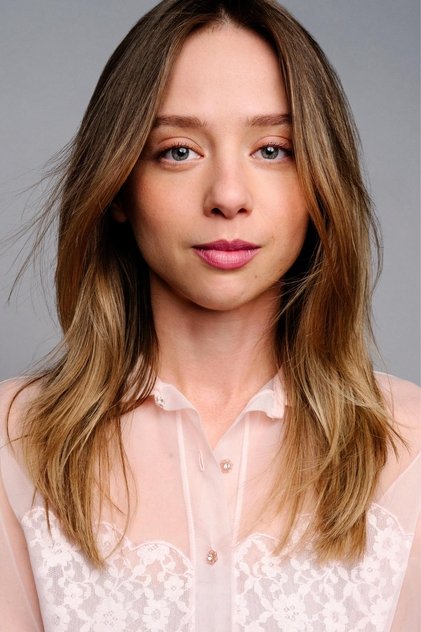 Anna Lore como Kim