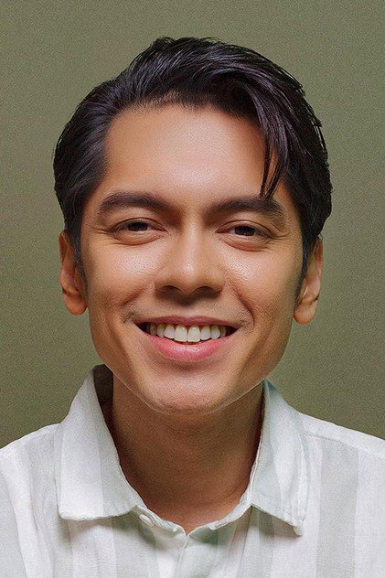 Carlo Aquino în rolul lui Kurt