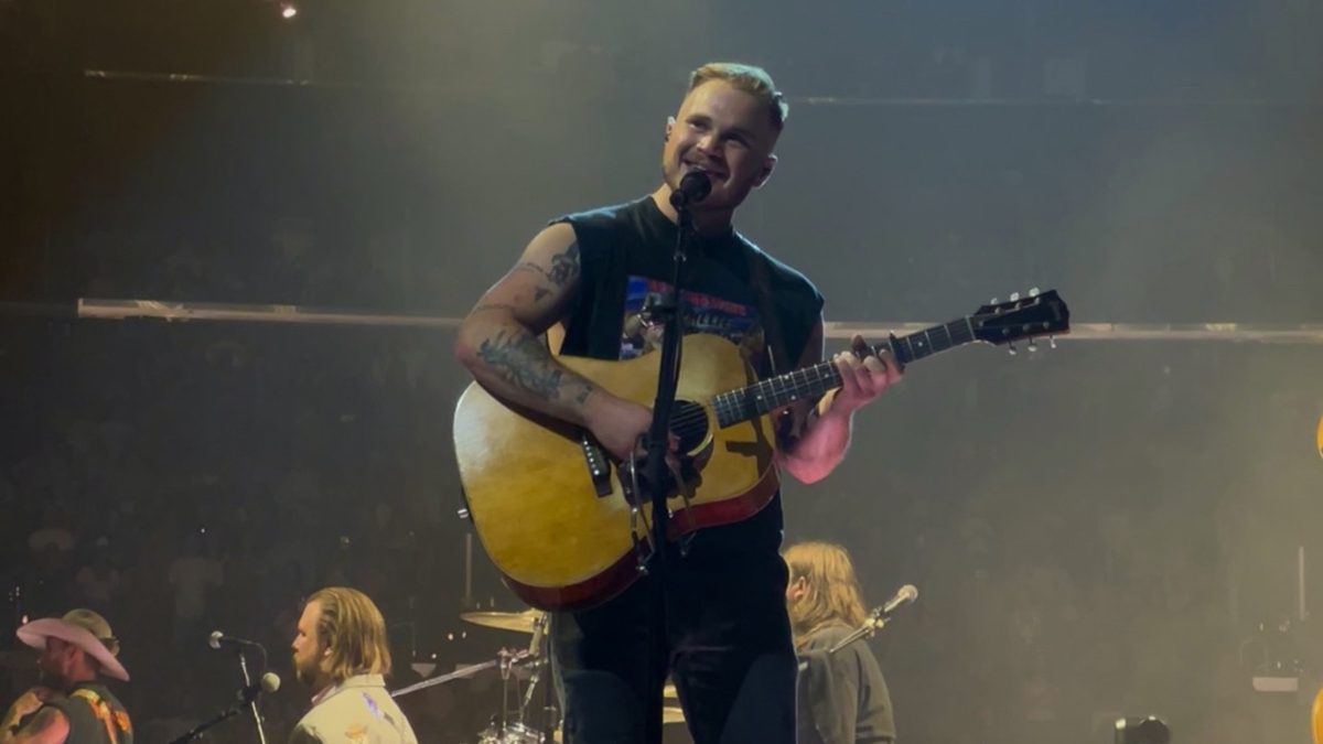 Zach Bryan, l&rsquo;ancien de l&rsquo;US Navy qui remplit les stades avec des chansons brutes de démo