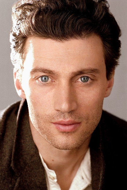Bryce Pinkham como Stolas (voice)