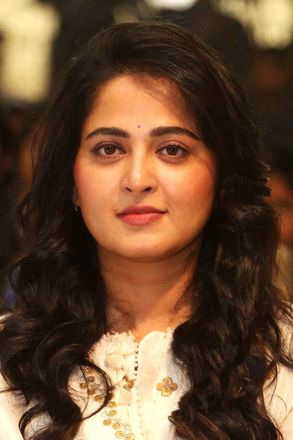 Anushka Shetty în rolul lui Anvitha Ravali Shetty
