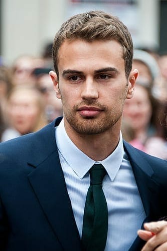 Theo James. Fuente: flickr. Autor: Christopher William Adach