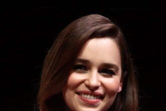 Emilia Clarke. Fuente: Wikipedia. Autor: Gage Skidmore
