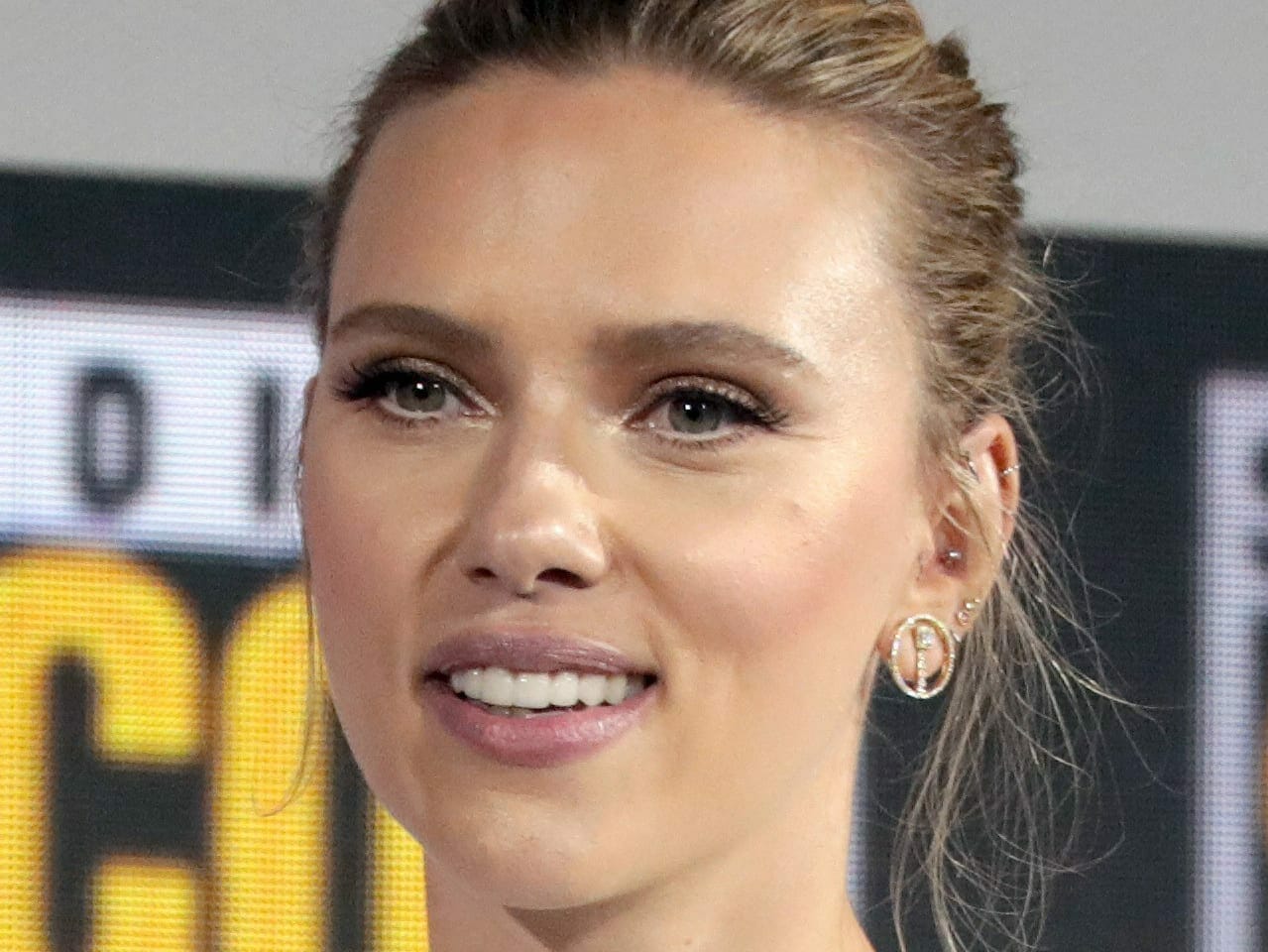 1Scarlett Johansson by Gage Skidmore 2019