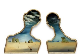 © Bonhams Salvador Dalí (1904-1989), Couple aux têtes pleines de nuages (1937) Estimación: £7,000,000 – 10,000,000. 92.5 x 72.5 cm (imagen a la izquierda) 90 x 70.5 cm (imagen a la derecha)