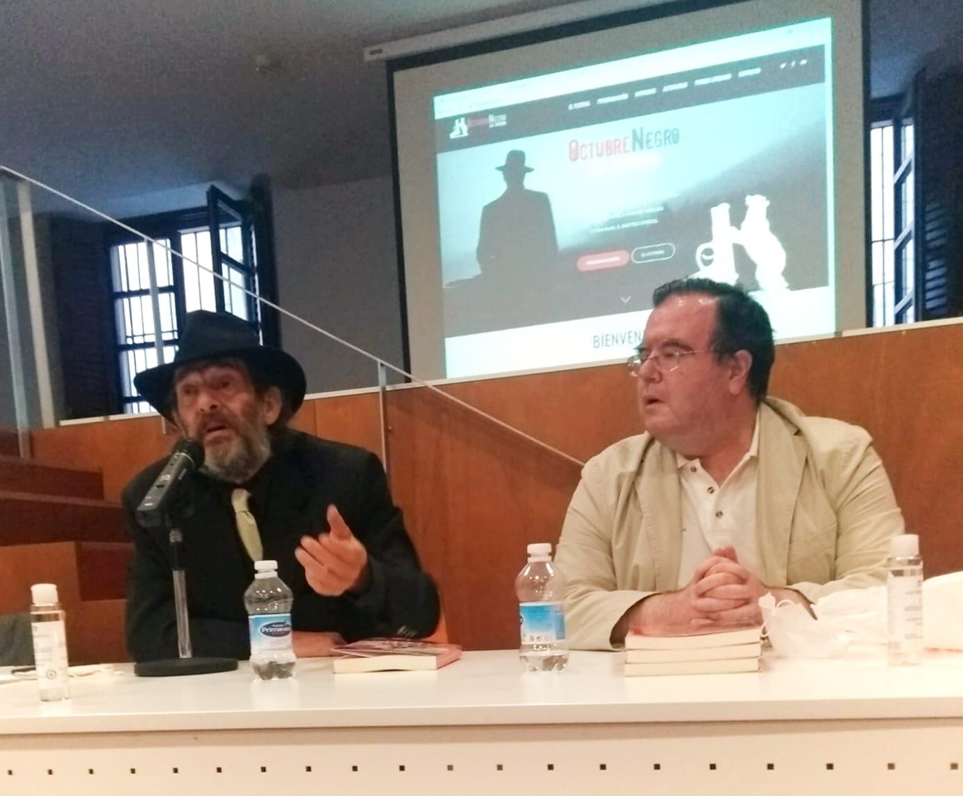 Los escritores José Manuel Cruz y Javier García-Pelayo en el Festival Octubre Negro en Madrid