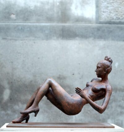 Marta MOREU « Mujer tumbada IX » bronze original 38 x 40 x 13 cm