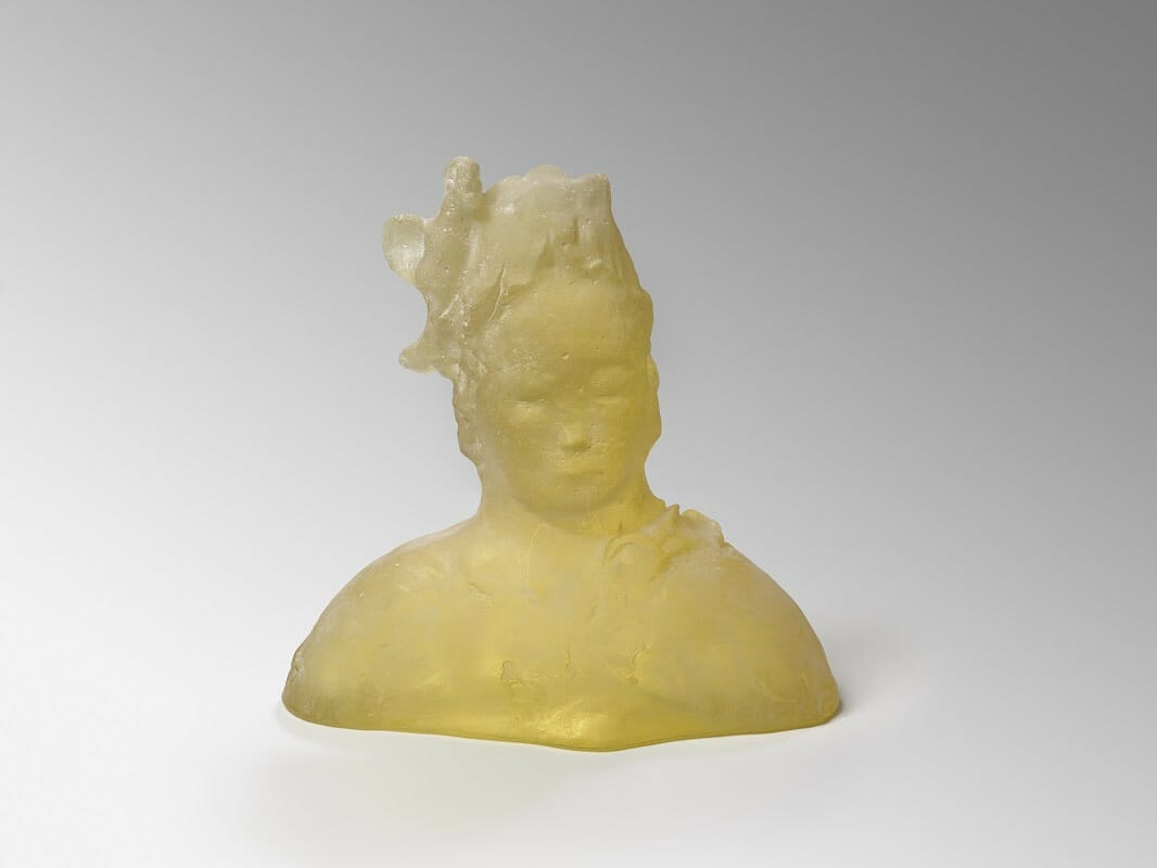 Leiko Ikemura, Yellow Figure with Hummingbird, 2020, cast glass, 34 x 33 x 13 cm, Courtesy the artist